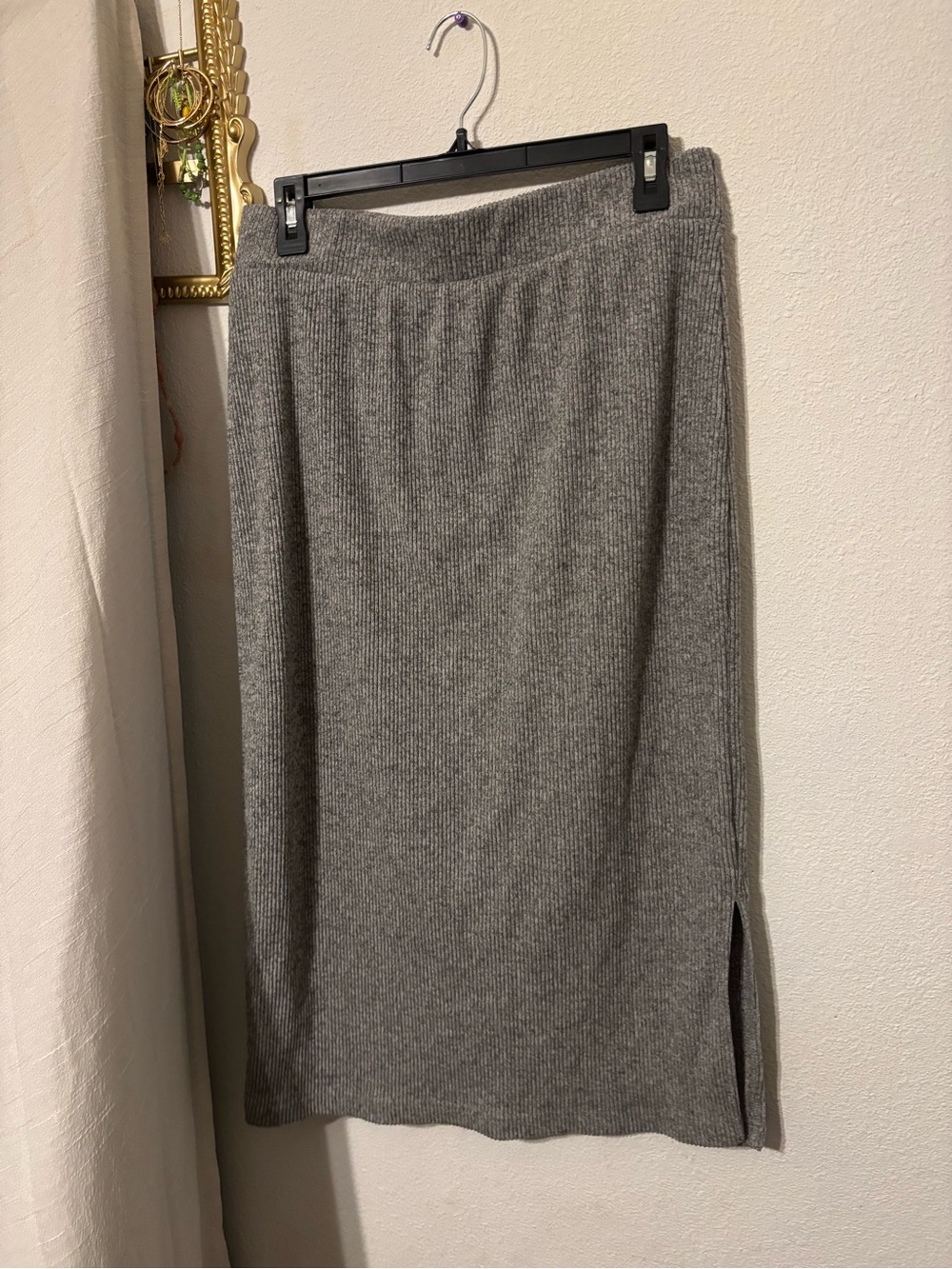 Classic Ribbed Knit Midi Skirt - Gray
